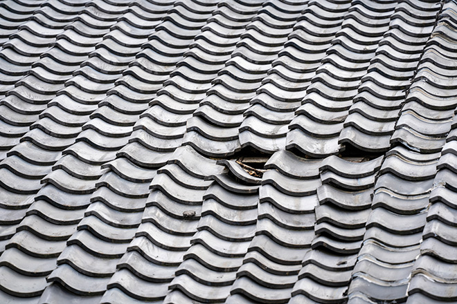 【台風対策】屋根のチェックポイントや接近時にやるべきことは？「台風に強い屋根材」へのリフォームもオススメ