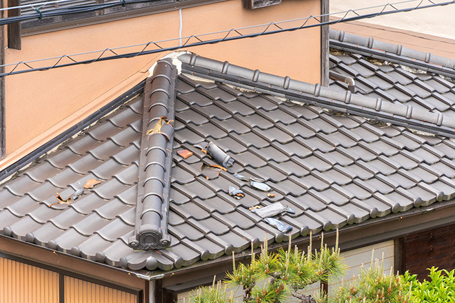 【台風対策】屋根のチェックポイントや接近時にやるべきことは？「台風に強い屋根材」へのリフォームもオススメ